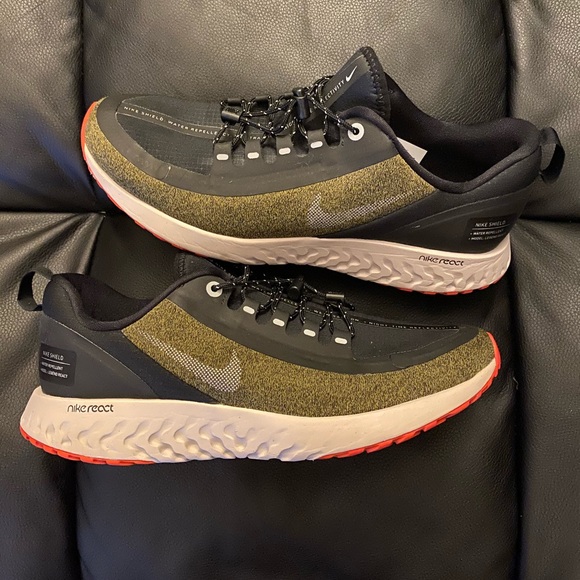 Nike Sneakers 👟 - Picture 1 of 4